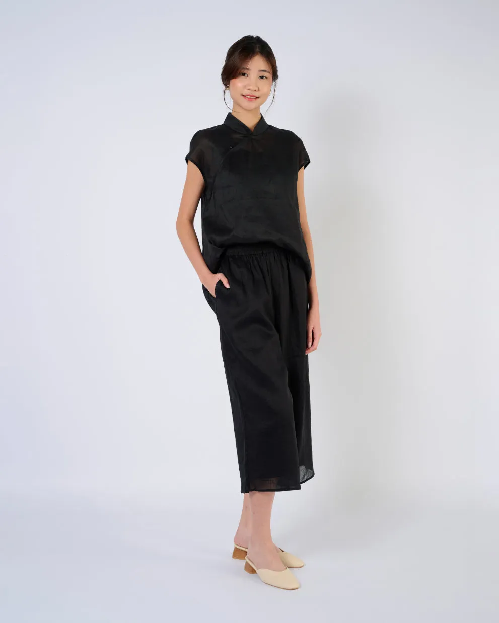 Cap Sleeve Ramie Cheongsam Top in Black