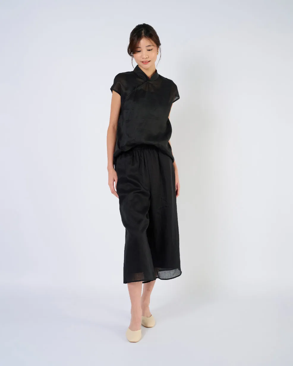 Cap Sleeve Ramie Cheongsam Top in Black