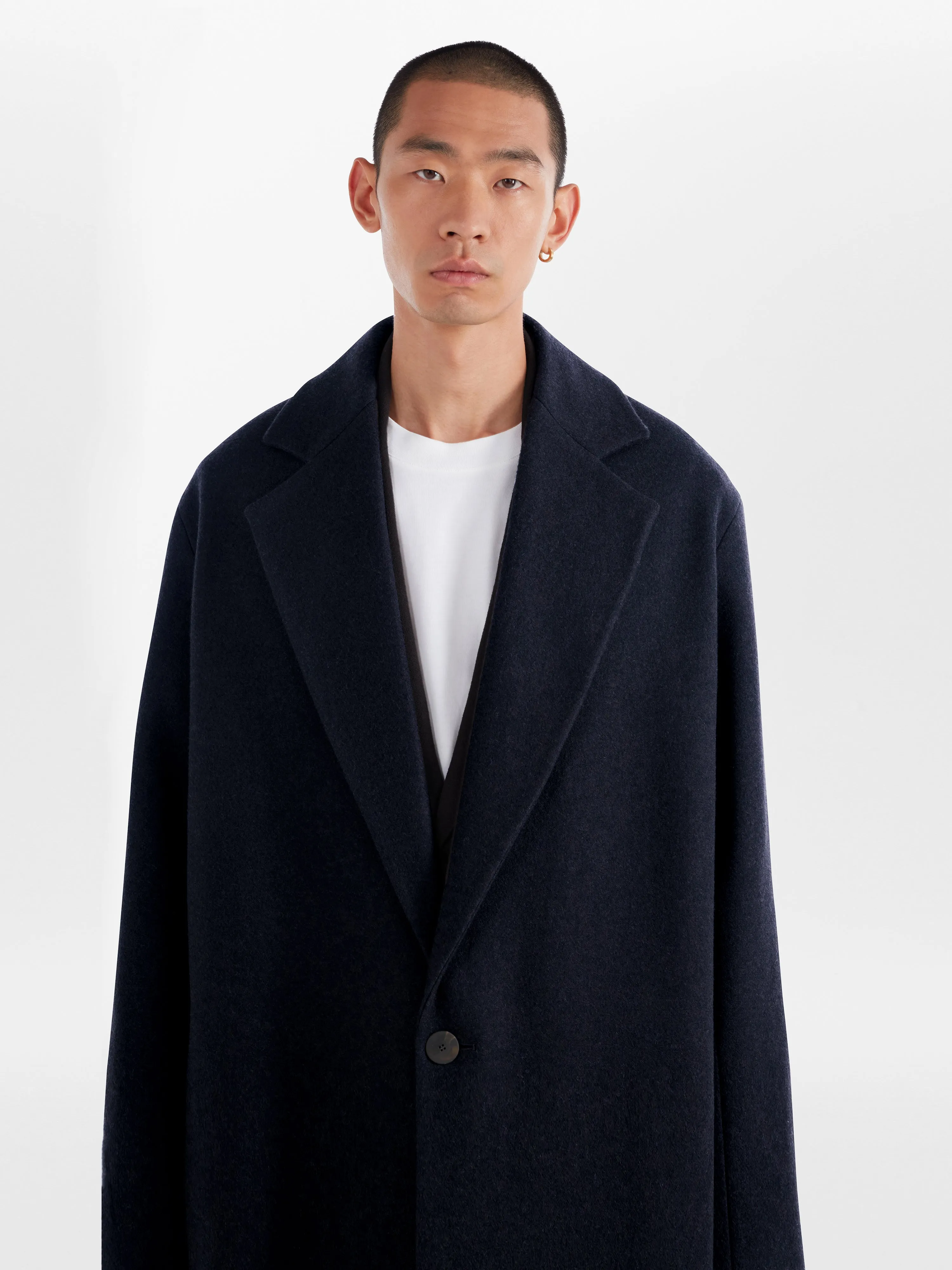 【EXCLUSIVE】NOTCH COAT IN DARK NAVY