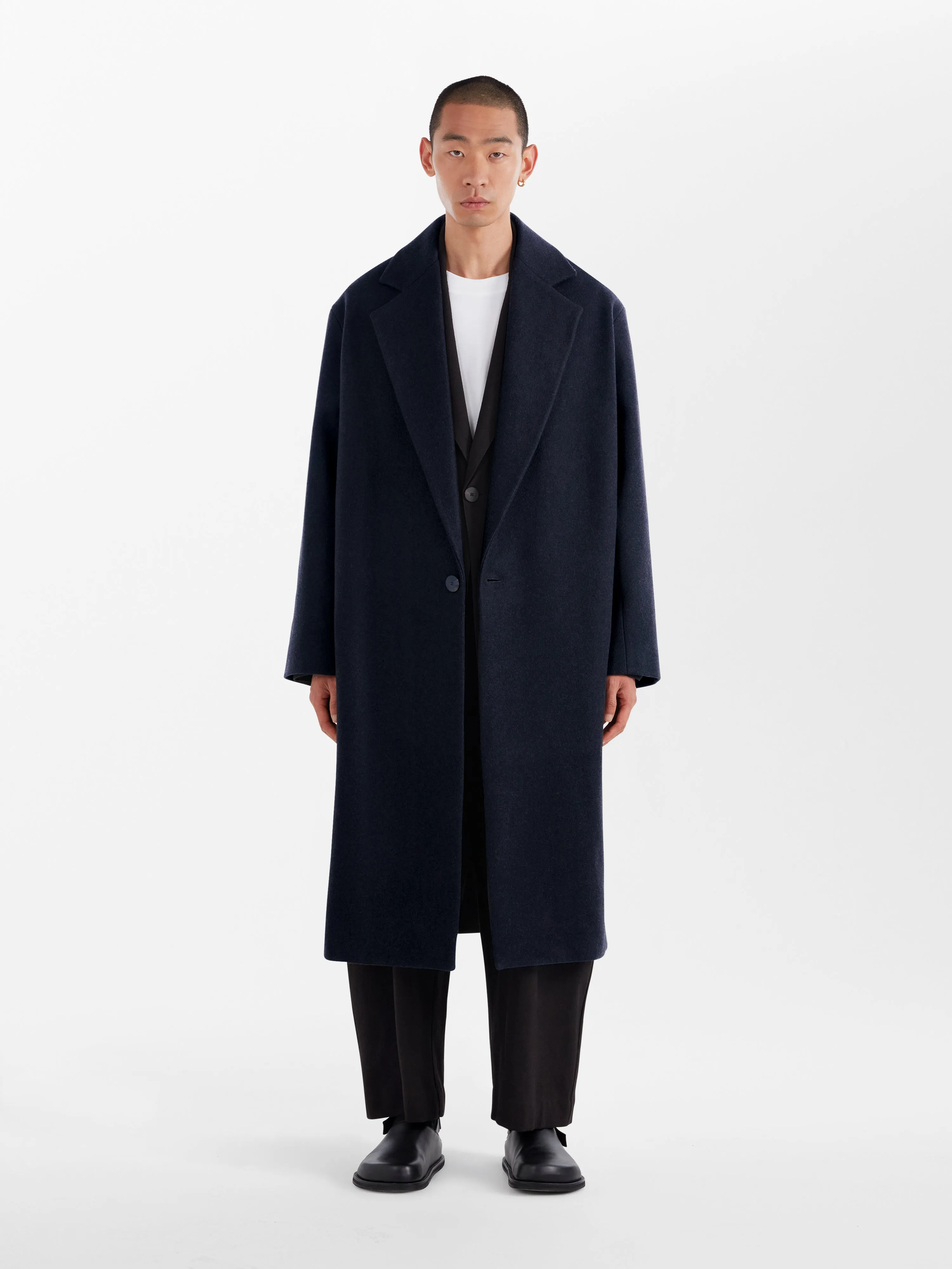 【EXCLUSIVE】NOTCH COAT IN DARK NAVY