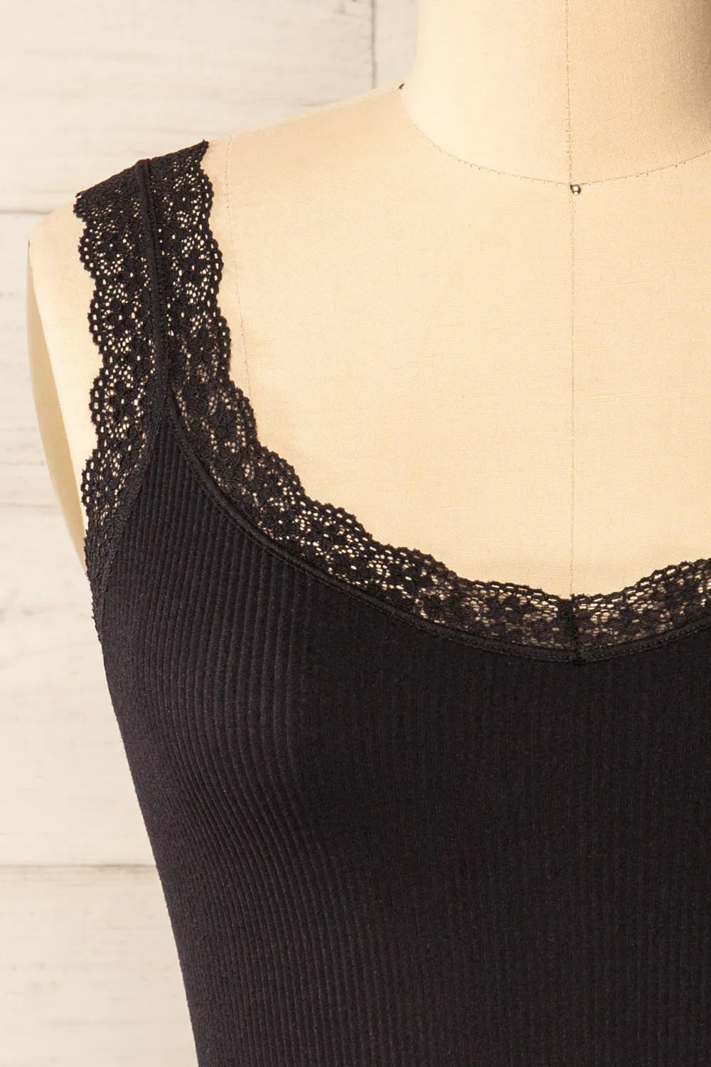 Somensac Black | Ribbed Camisole w/ Lace Trim