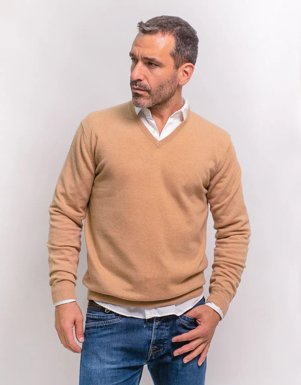 The Classic Cashmere V-Neck Pullover in Beige