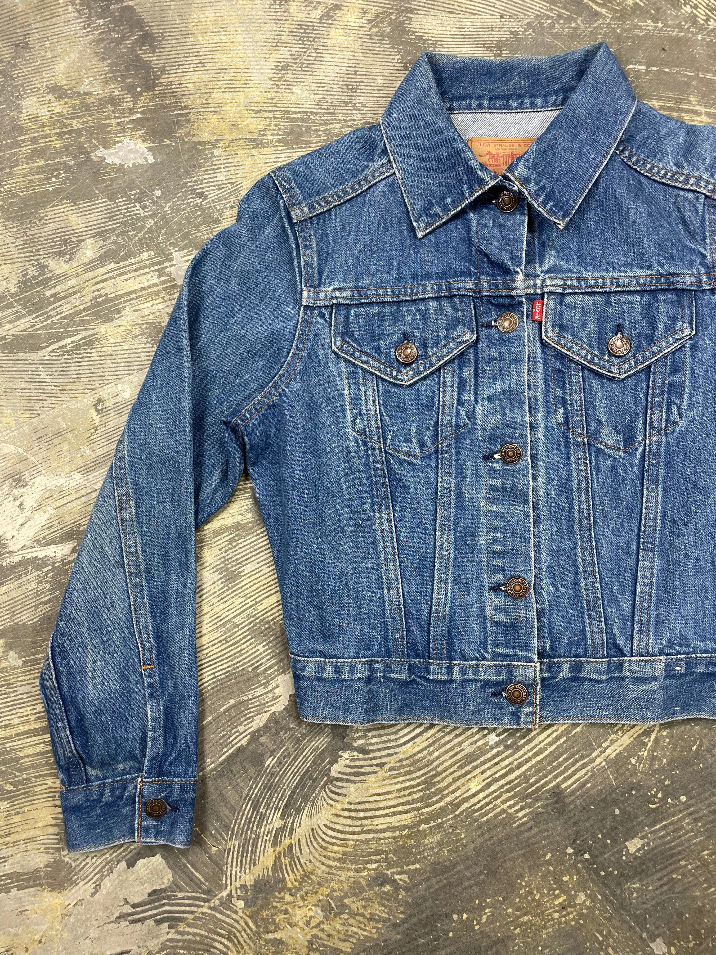 Vintage Levi 2-Pocket USA Indigo Denim Trucker Jacket (JYJ-142)